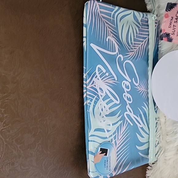 Swim pouch nwt - Picture 7 of 8